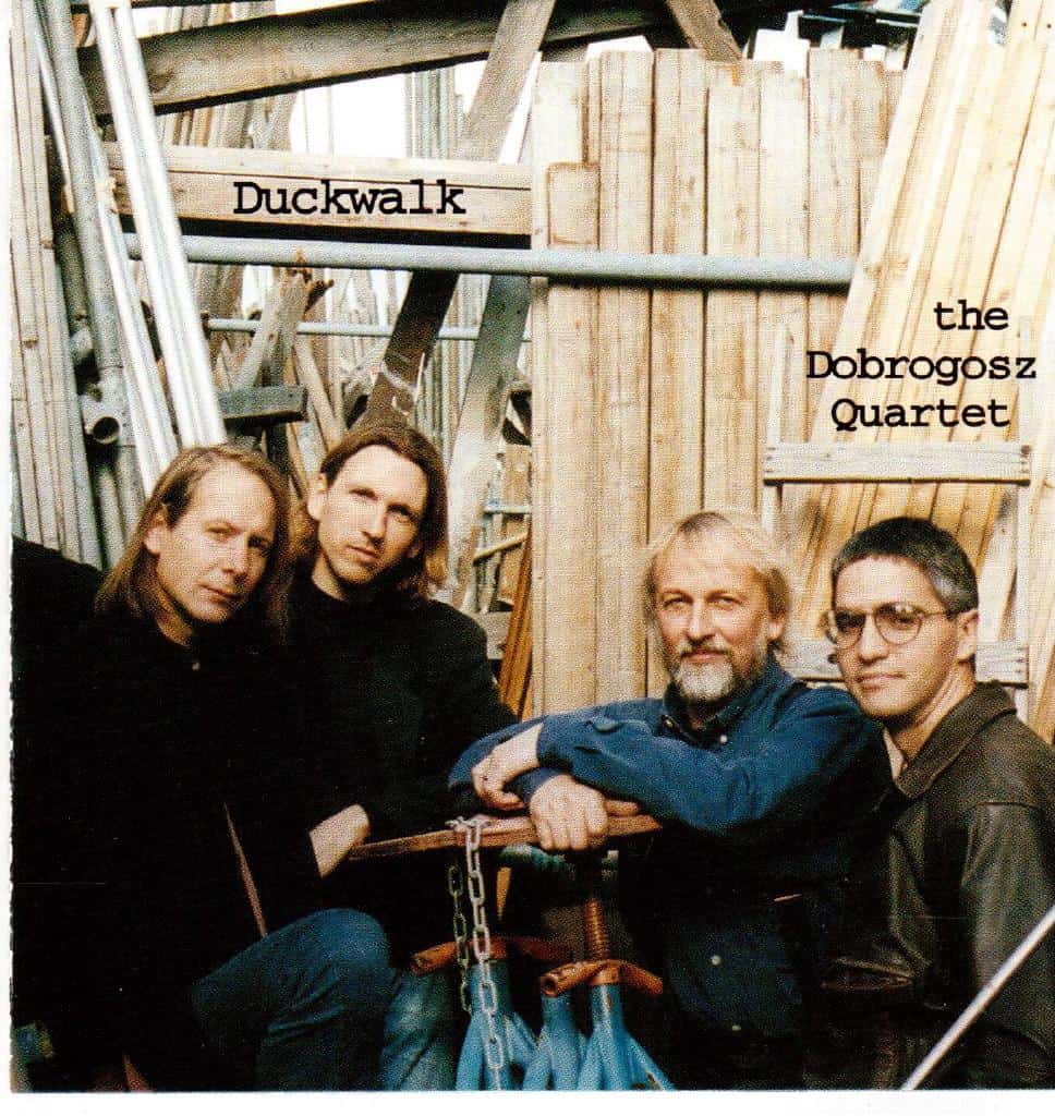 Erkki Tuomioja : Ett stänk av rött. Två systrar i revolutionens tjänst