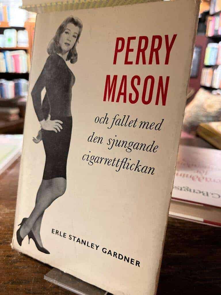 Erle Stanley Gardner : Perry Mason och fallet med den sjungande cigarettflickan