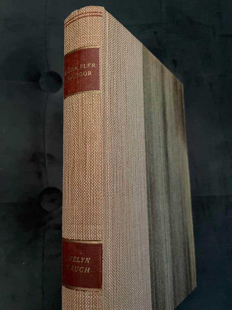 Evelyn Waugh : Hissa fler flaggor