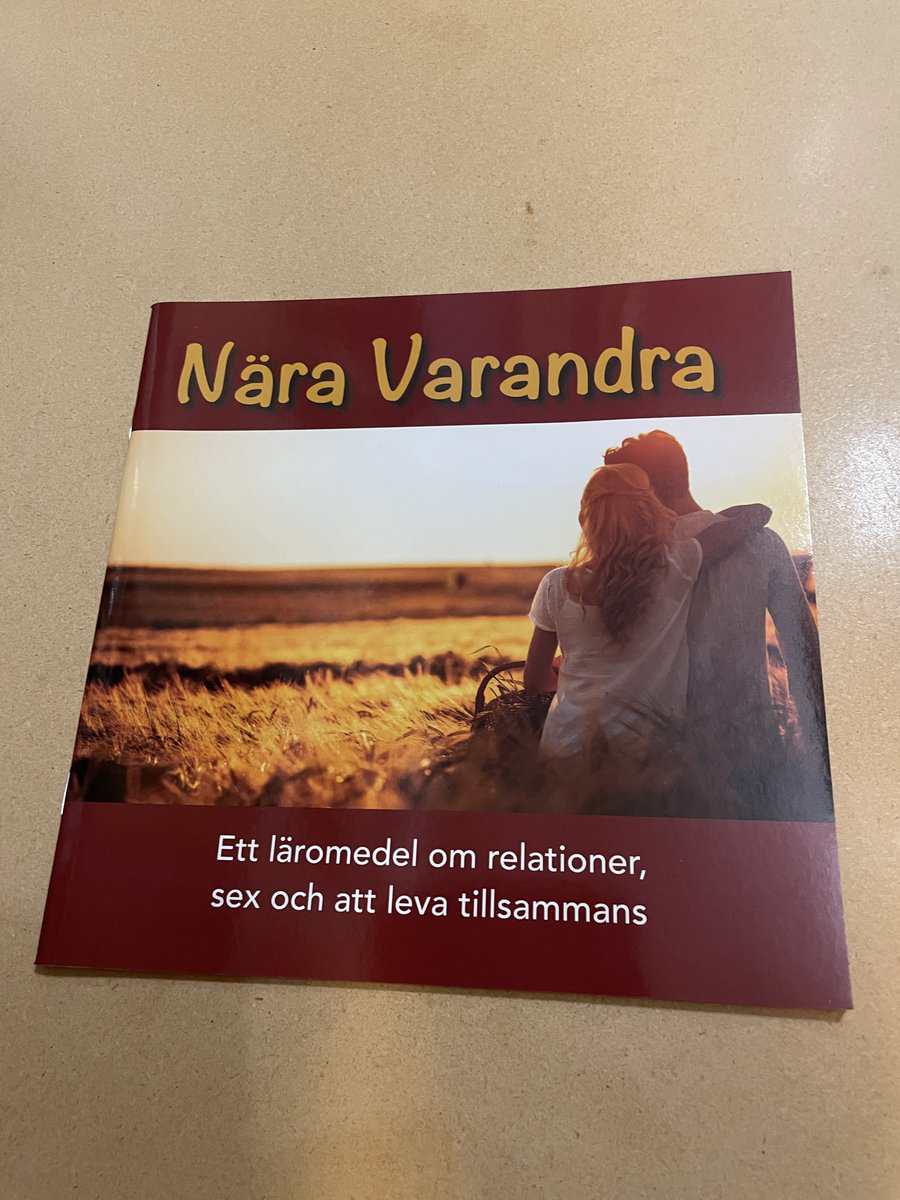 Ewert, Per ; Therese : Nära varandra - Ett läromedel om relationer, sex och att leva tillsammans