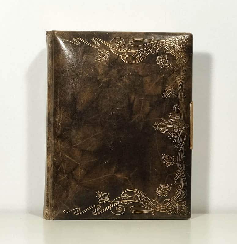 Fotoalbum i jugenstilfrån från början av 1900 med Ateljéporträtt (originalfotografier)