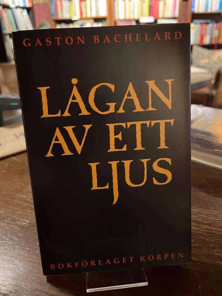 Gaston Bachelard : Lågan av ett ljus