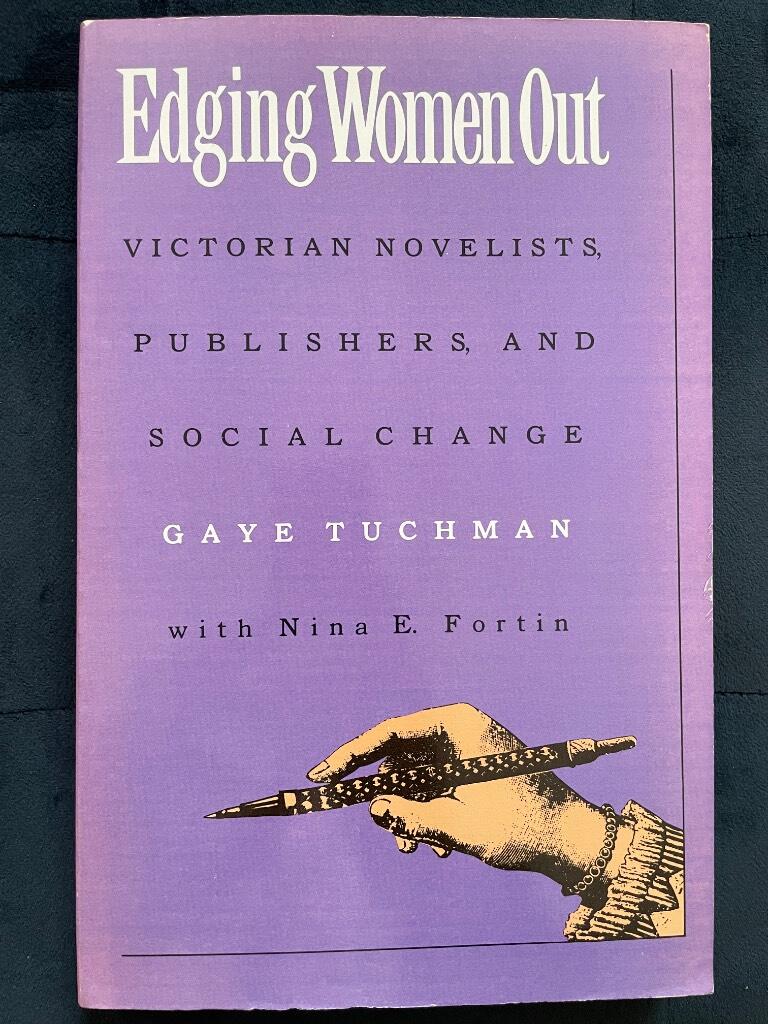 Gaye Tuchman : Edging women out