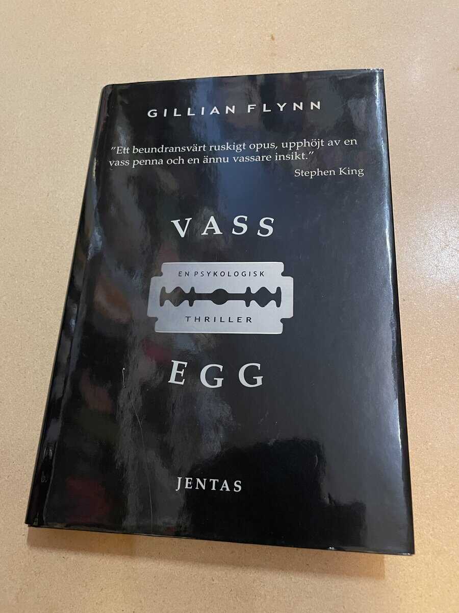 Gillian Flynn : Vass egg