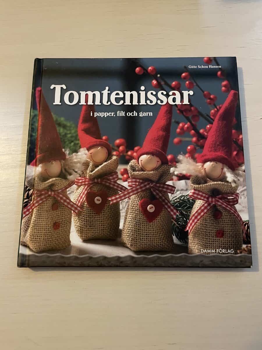 Gitte Schou Hansen : Tomtenissar i papper, filt och garn