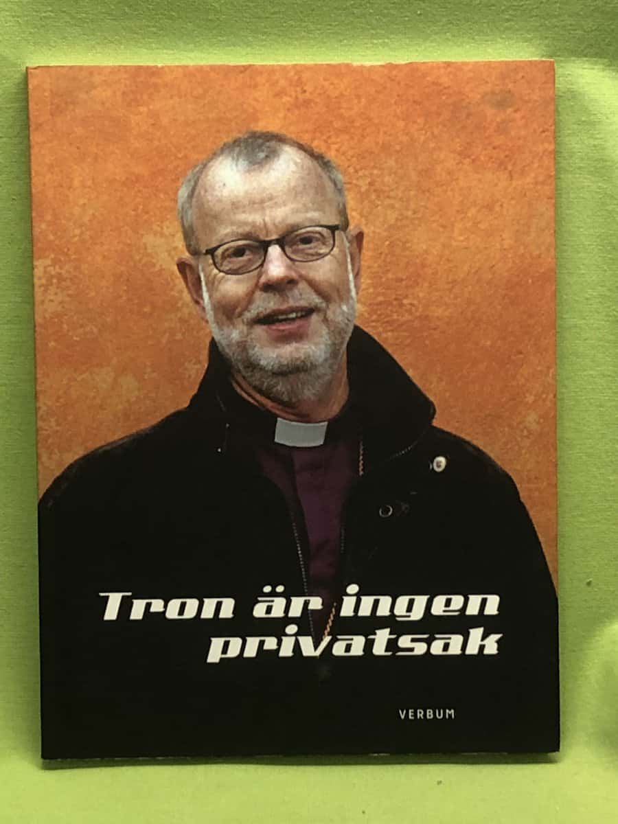Bo Larsson, Göran Greider, Gudrun Schyman, Mats Svegfors, Helle Klein, m fl : Tron är ingen privatsak