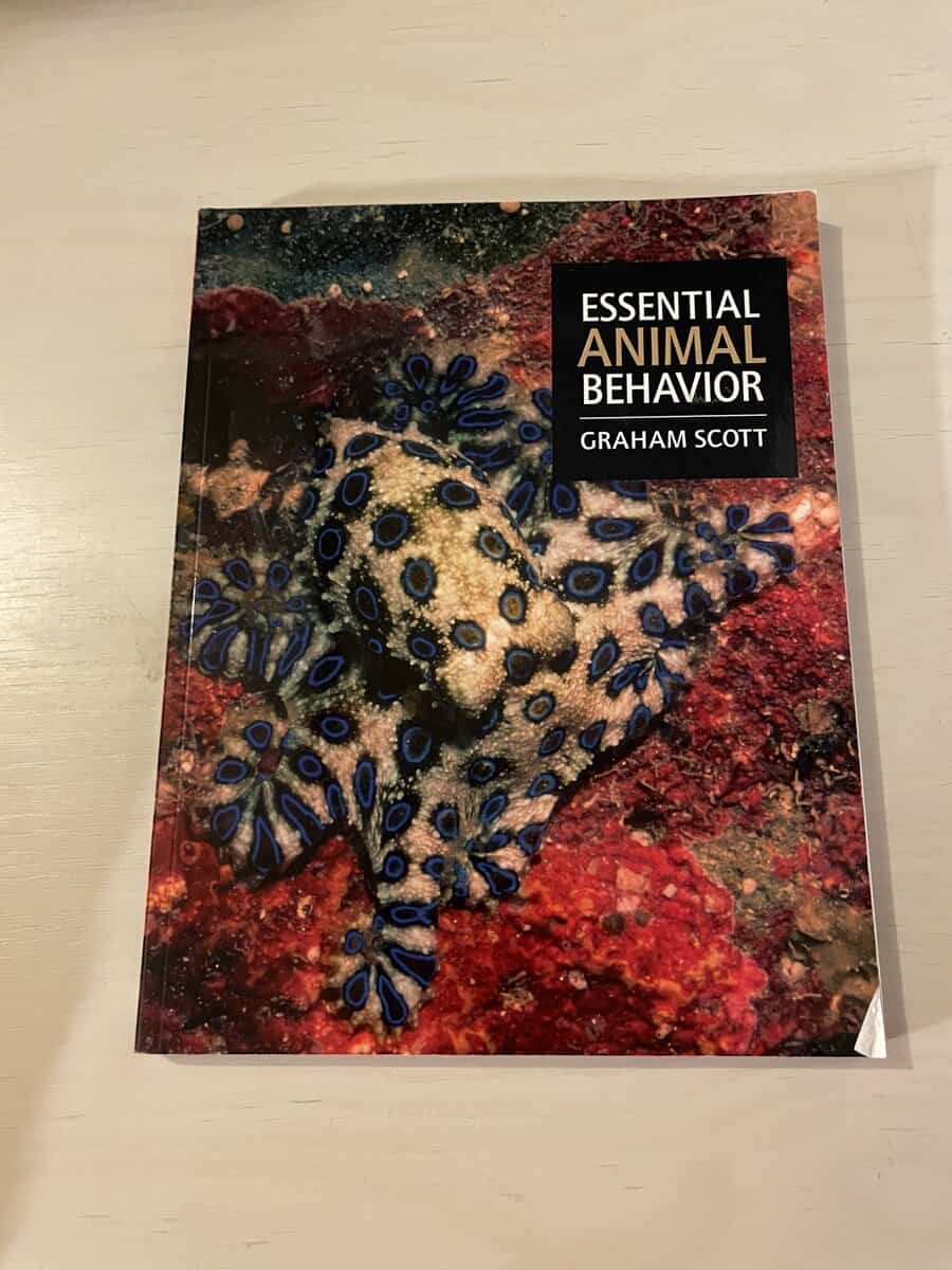 Graham Scott : Essential animal behavior