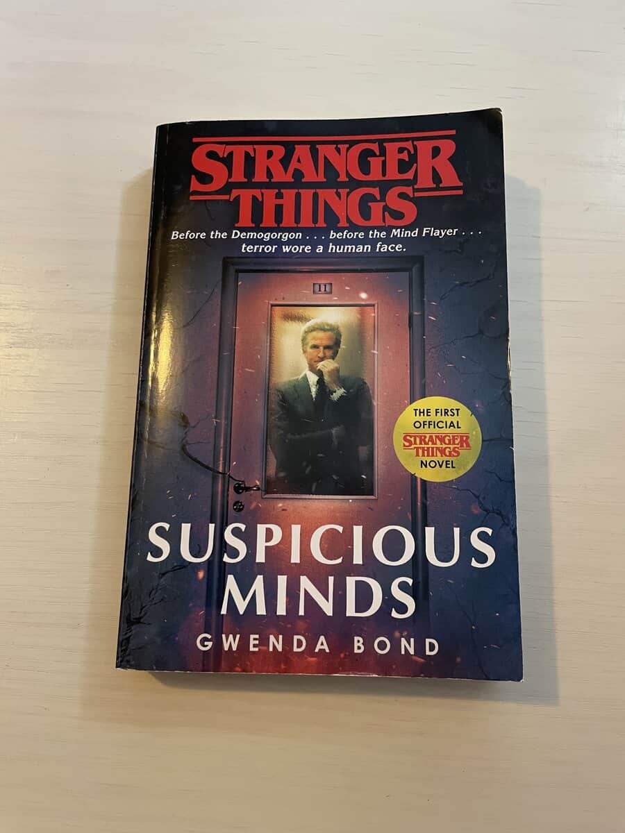 Gwenda Bond : Stanger Things - Suspicious minds