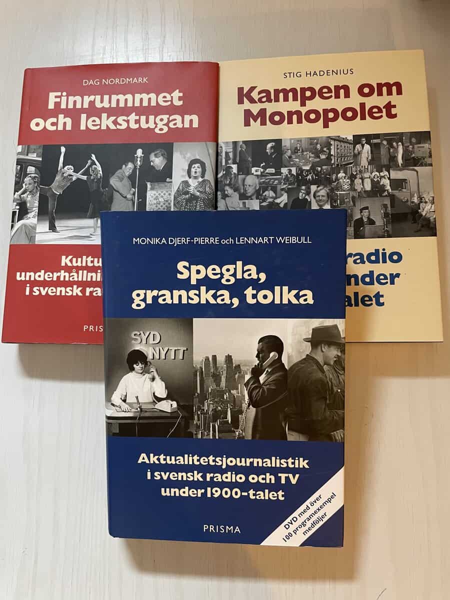 Hadenius; Nordmark; Djerf-Pierre; Weibull : 3x Radiohistoria - Kampen om Monopolet - Finrummet och lekstugan - Spegla,granska, tolka