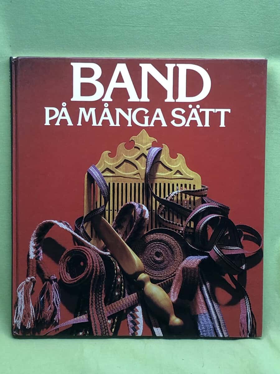 Handarbetets vänner. Konsulentkursen 1976-78 ; Askenfor... : Band på många sätt