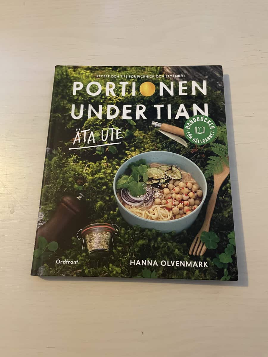 Hanna Olvenmark : Portionen under tian - äta ute recept och tips för picknick och stormkök