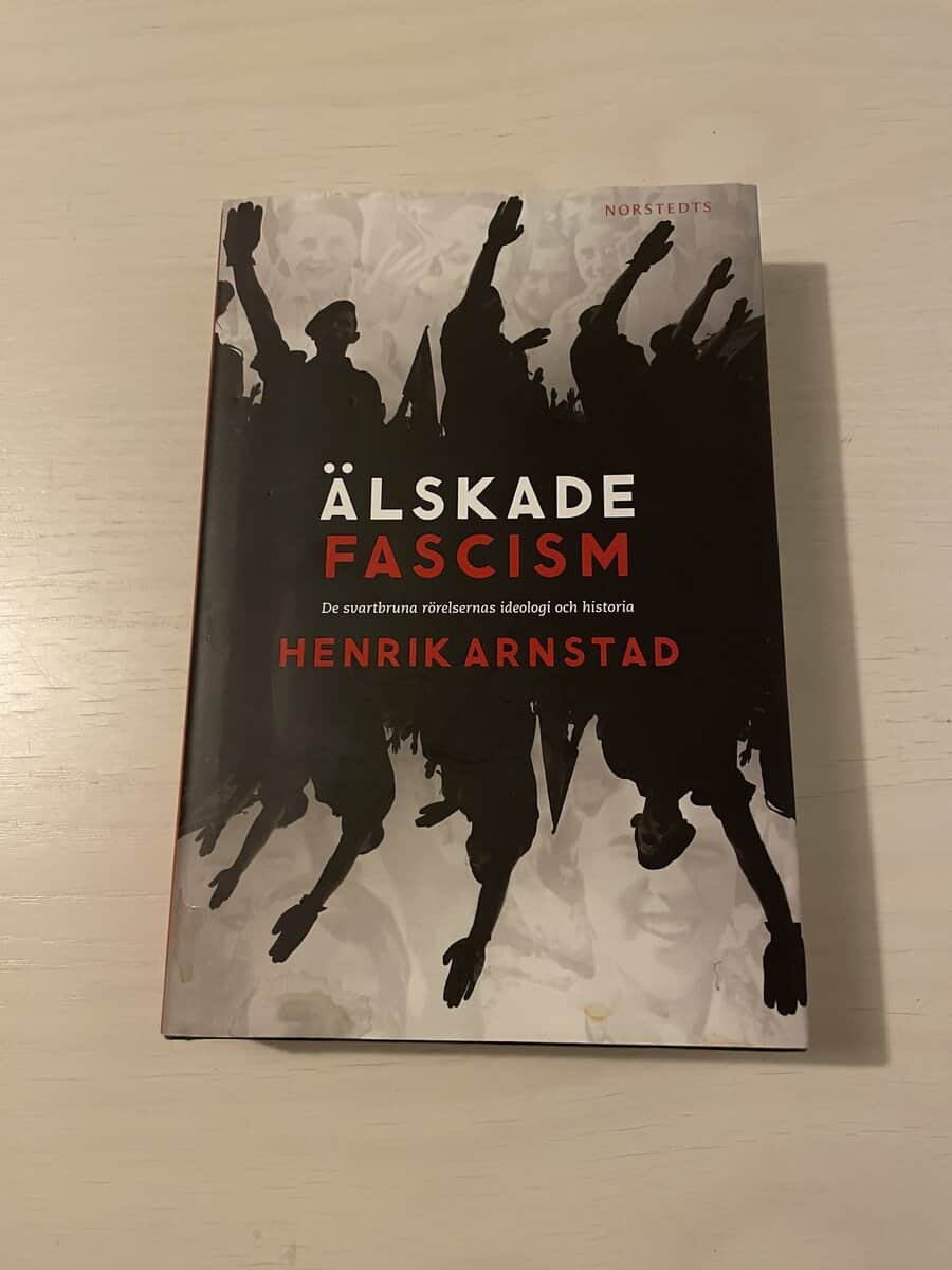 Henrik Arnstad : Älskade fascism de svartbruna rörelsernas ideologi och historia