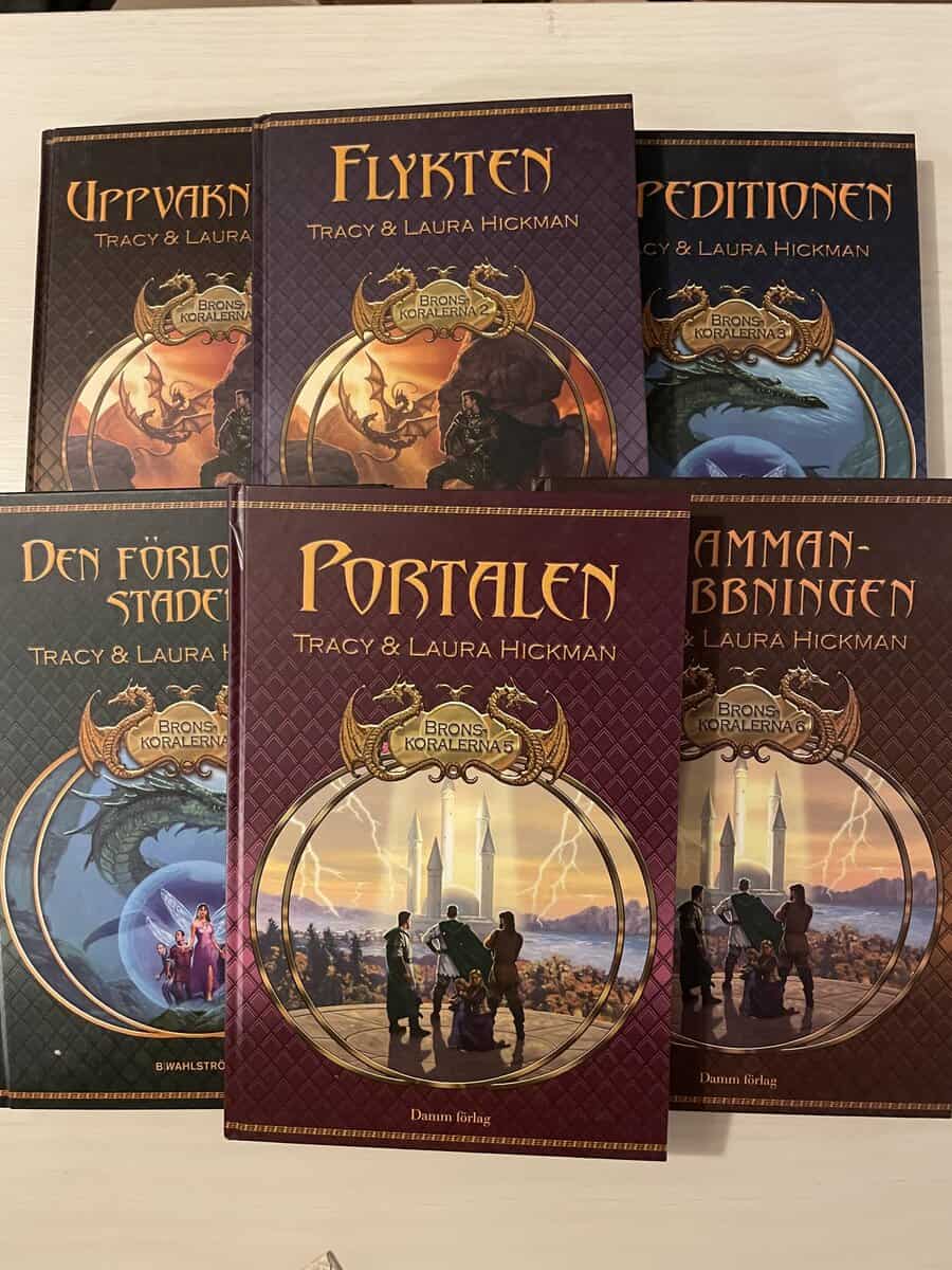 Hickman, Tracy ; Laura : Bronskoralerna 1-6 - Komplett serie - Uppvaknandet - Flykten - Expeditionen - Den förlorade staden - Portalen - Sammandrabbningen