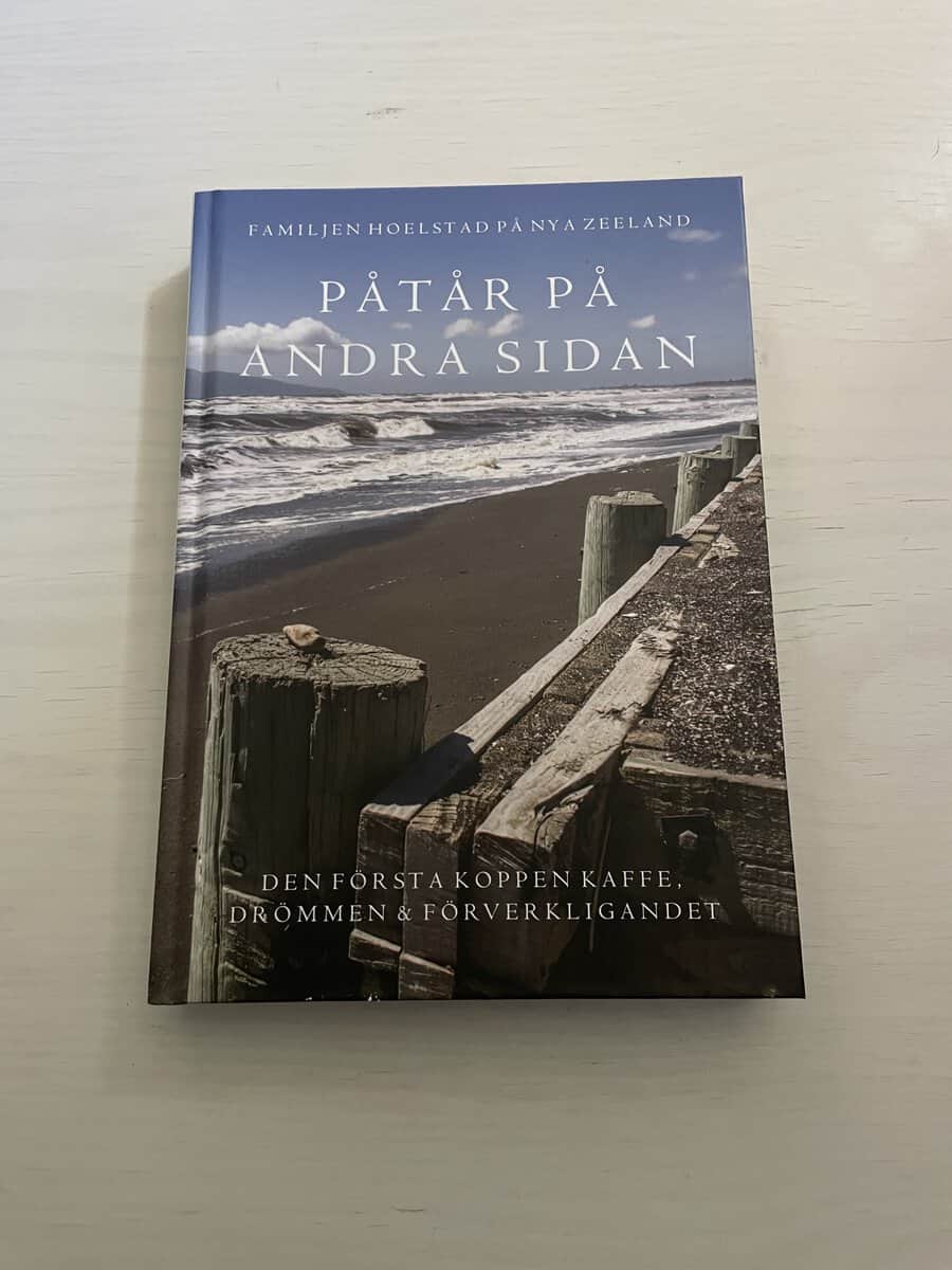 Hoelstad, Ola, Hoelstad, Ingrid : Påtår på andra sidan