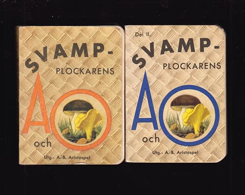 Hugo Stelin : Svampplockarens A och O. Granskad av mykolog Hugo Stelin. A.-B. Del I-II (de två utvikbara Svampkartorna i en tryckt mapp saknas)