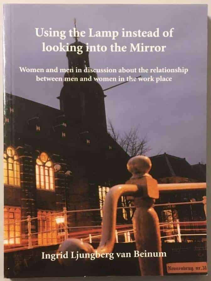 Ingrid Ljungberg van Beinum : Using the lamp instead of looking into the mirror