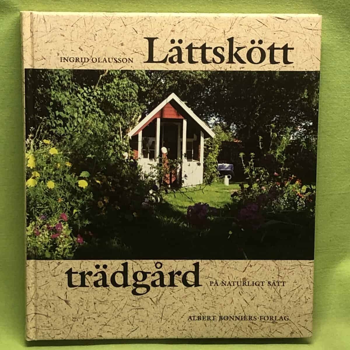 Ingrid Olausson : Lättskött trädgård på naturligt sätt