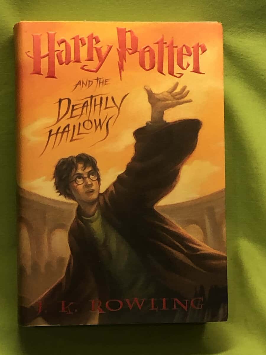 J. K. Rowling : Harry Potter and the Deathly Hallows (Book 7)