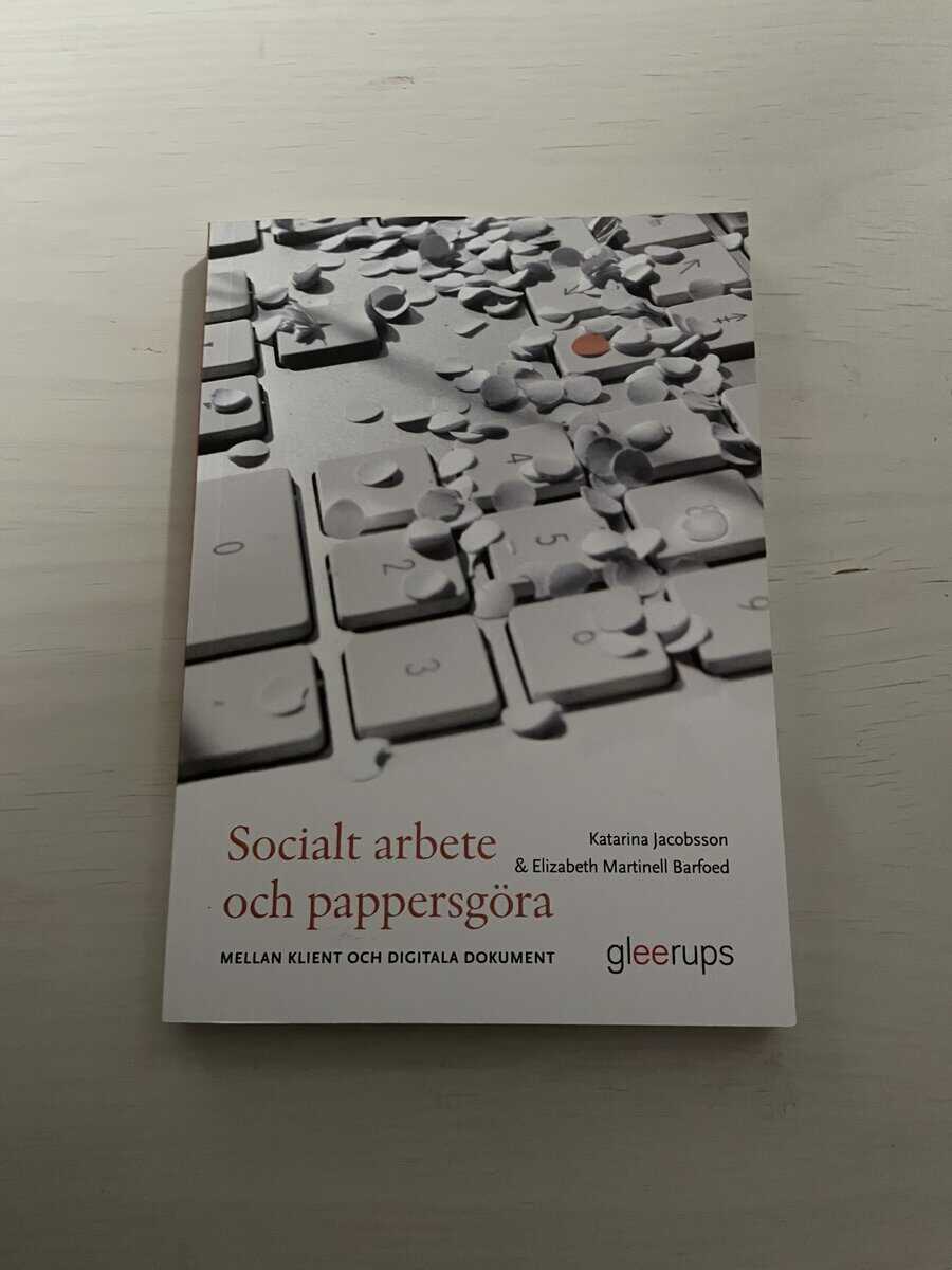 Jacobsson, Katarina, Martinell Barfoed, Elizabeth : Socialt arbete och pappersgöra
