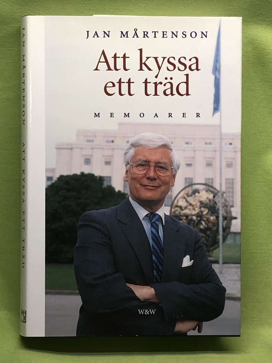 Jan Mårtenson : Att kyssa ett träd