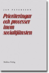 Jan Petersson : Prioriteringar och processer inom socialtjänsten : en undersökning i åtta kommuner