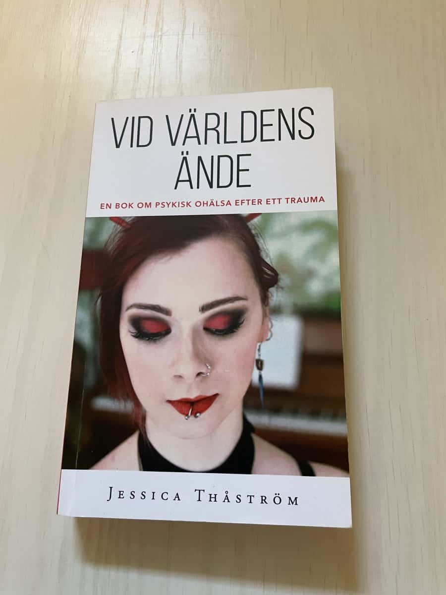 Jessica Thåström : Vid världens ände en bok om psykisk ohälsa efter trauma