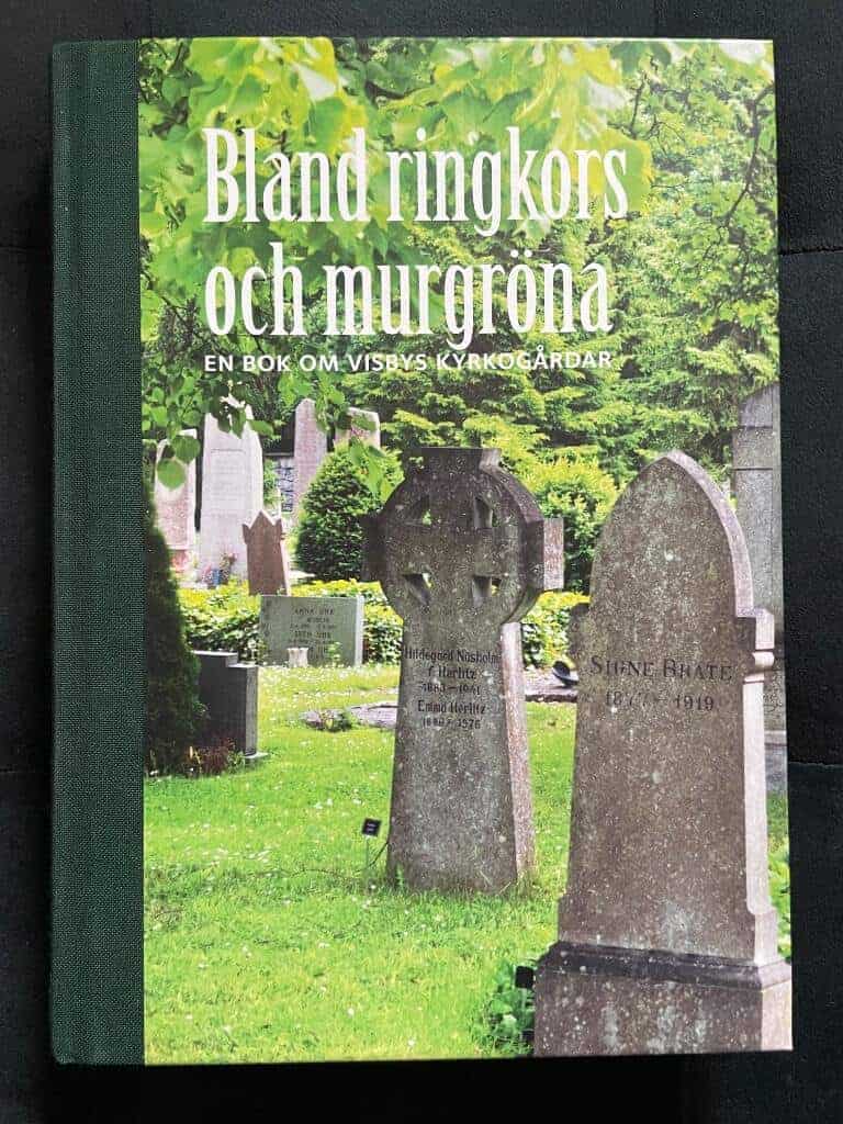 Johan Arvidsson : Bland ringkors och murgröna