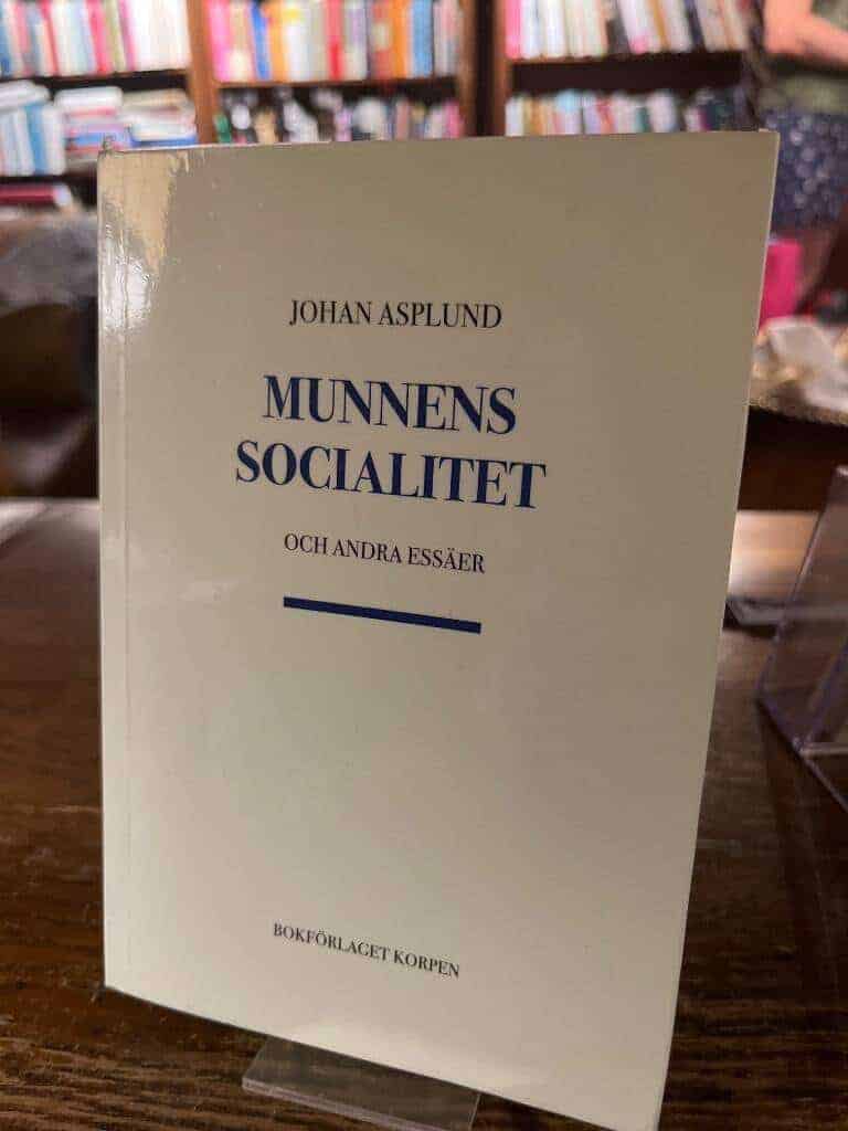 Johan Asplund : Munnens socialitet och andra essäer