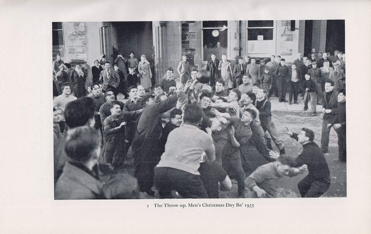 John Robertson : Uppies & Doonies. The Story of the Kirkwall Ba' Game