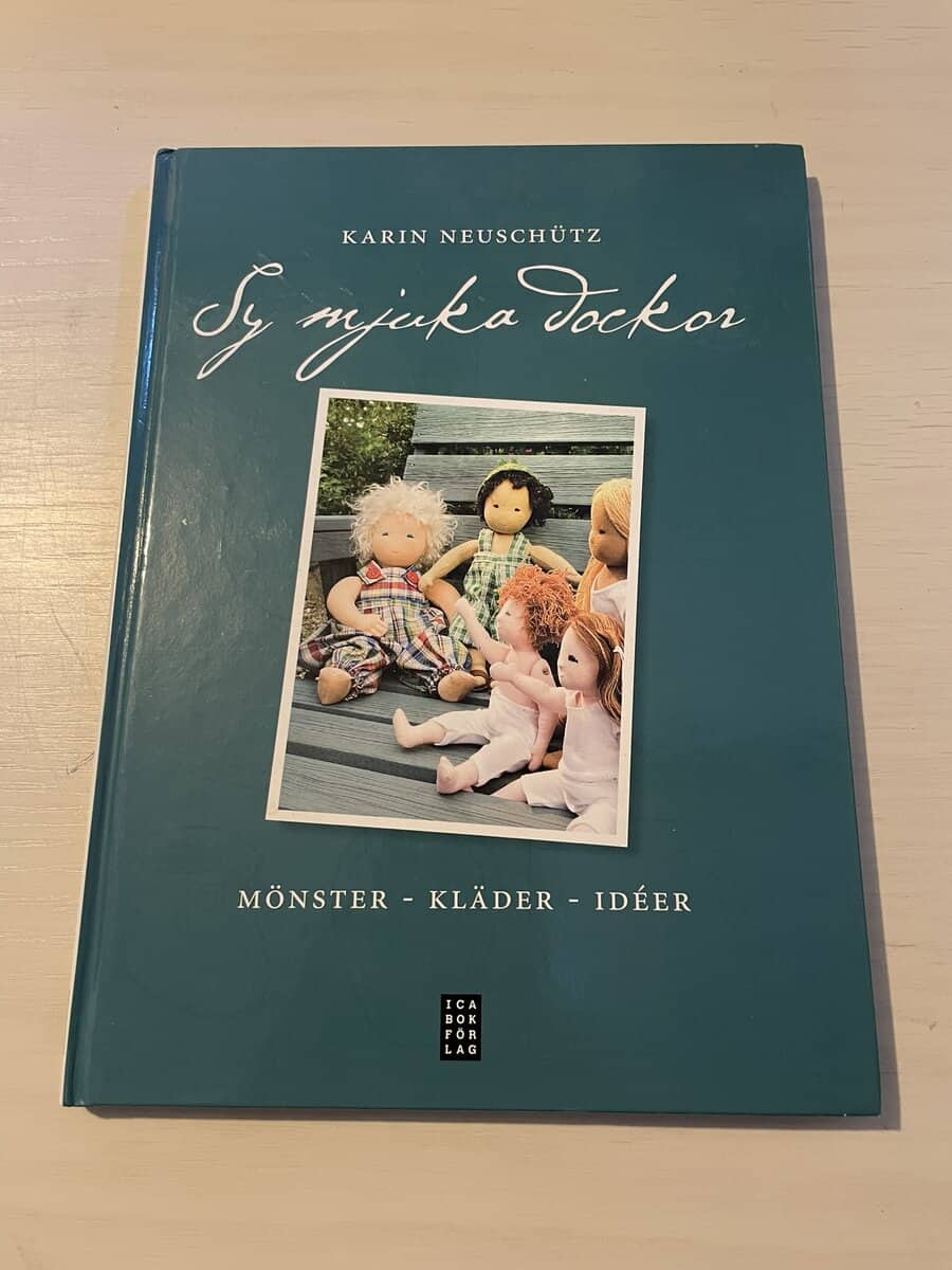 Karin Neuschütz : Sy mjuka dockor