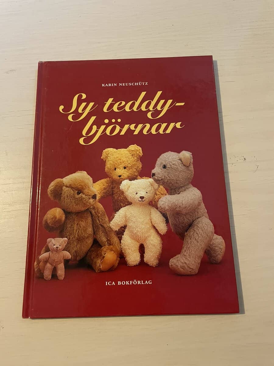 Karin Neuschütz : Sy teddybjörnar
