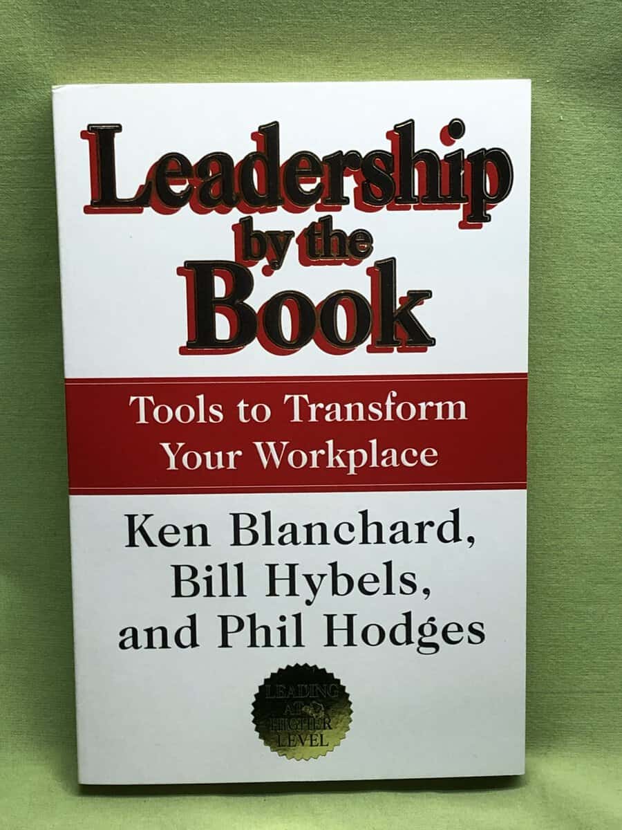 Ken Blanchard, Bill Hybels, Phil Hodges : Leadership by the Book - Tools to transform your workplace