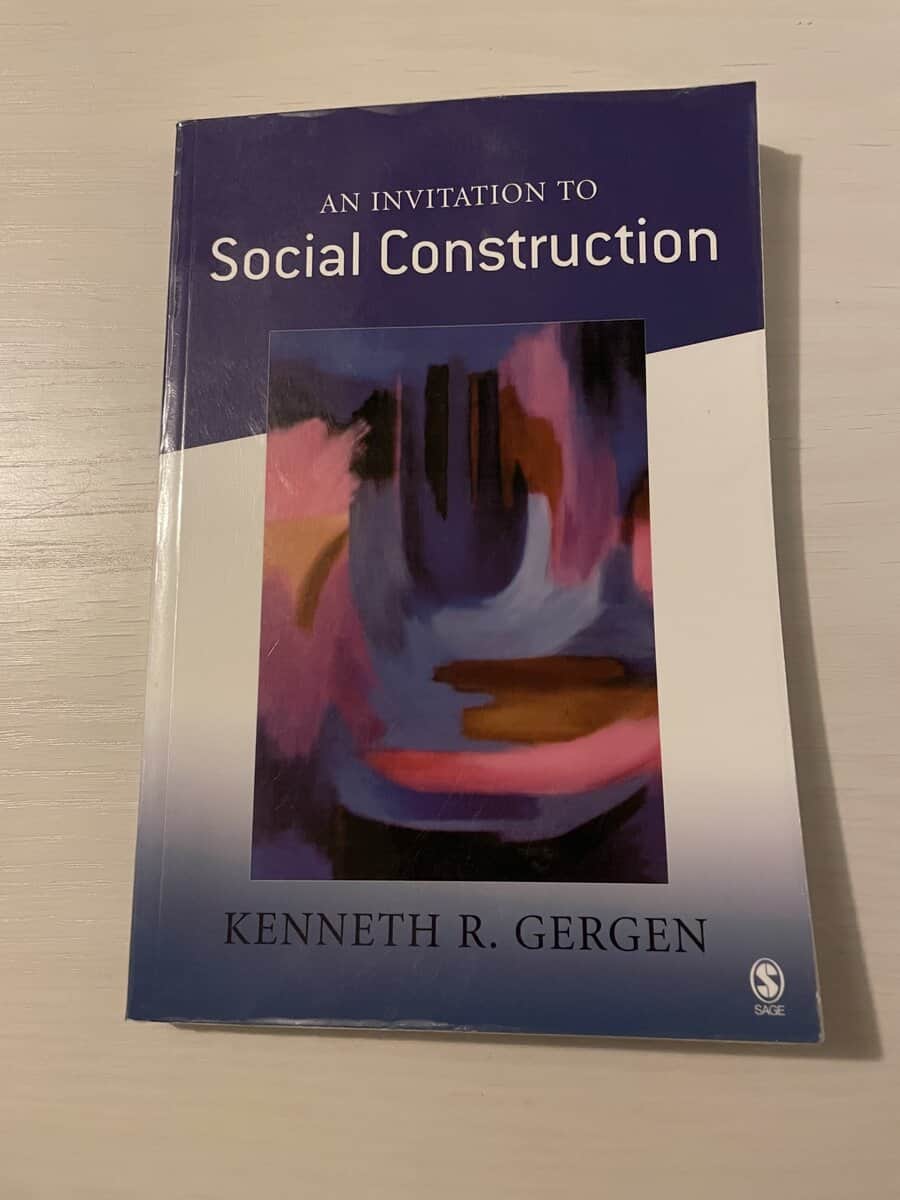 Kenneth J. Gergen : An invitation to social construction
