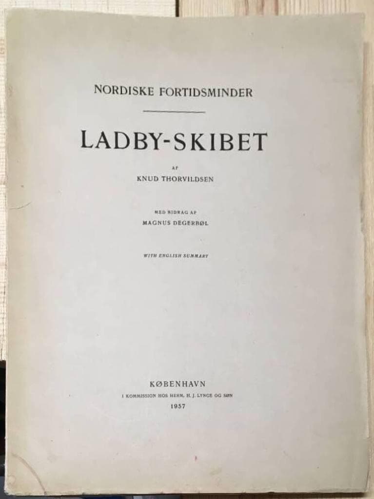 Knud Thorvildsen : Ladby-skibet. Af Knud Thorvildsen med bidrag af Magnus Degerbøl. Illustrerad.