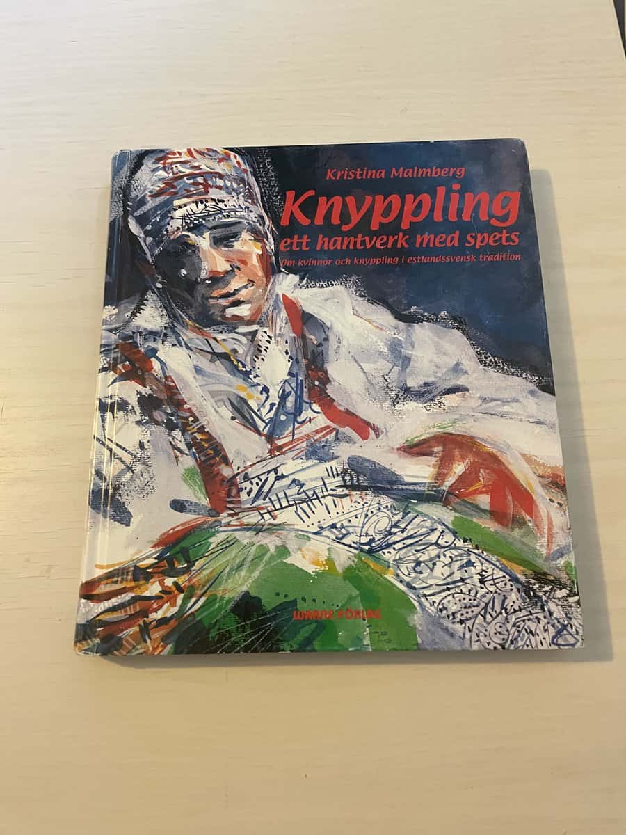 Kristina Malmberg : Knyppling - ett hantverk med spets om kvinnor och knyppling i estlandssvensk tradition