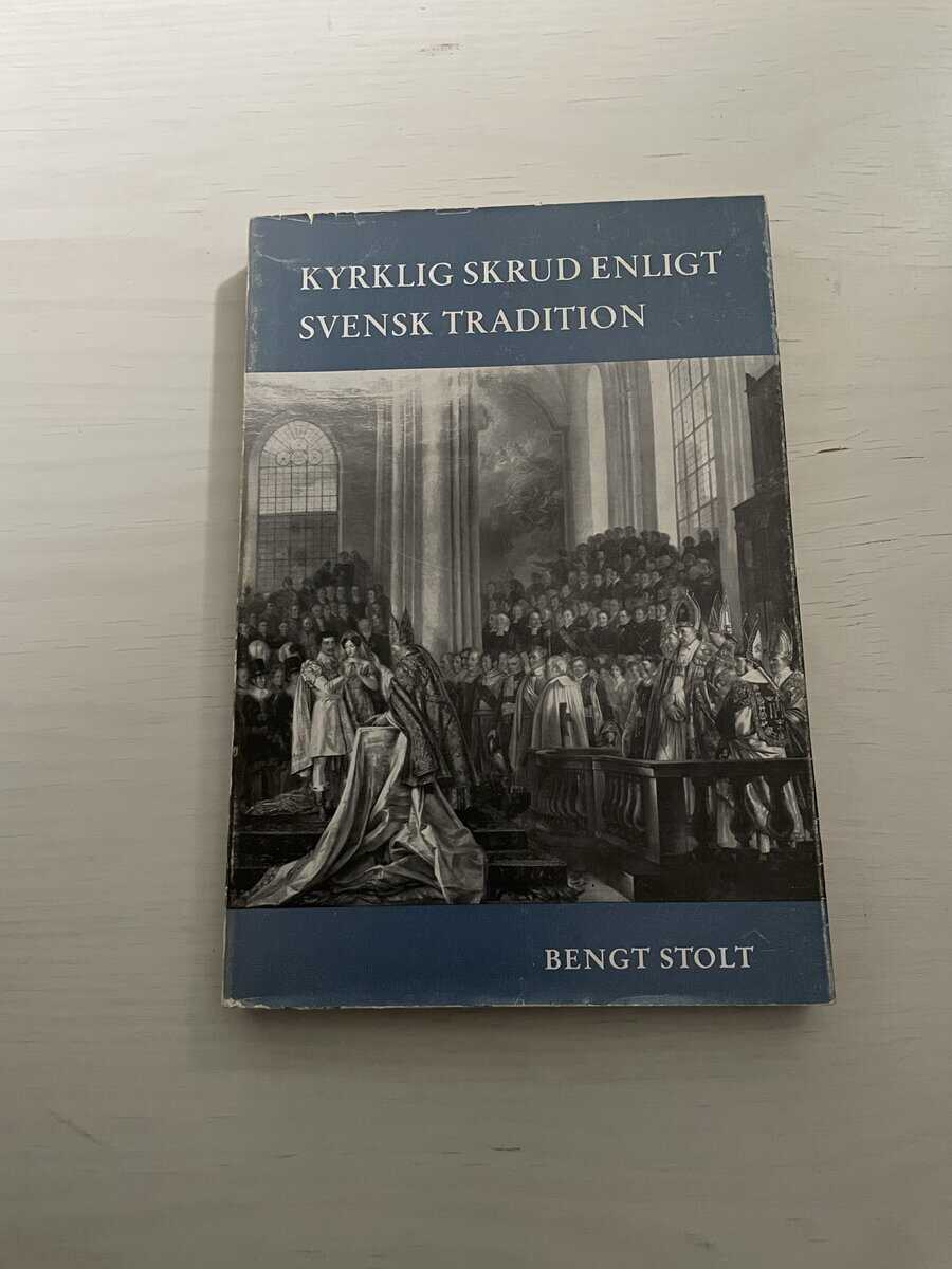 Kyrklig skrud enligt svensk tradition