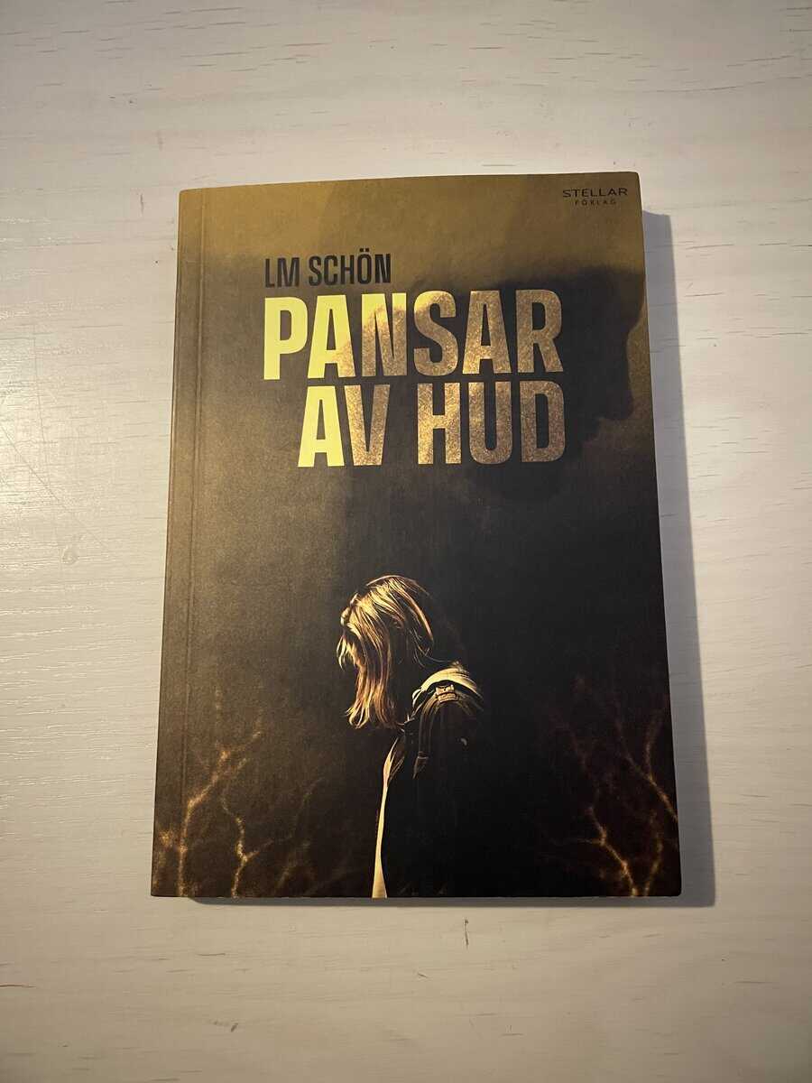 L. M. Schön : Pansar av hud