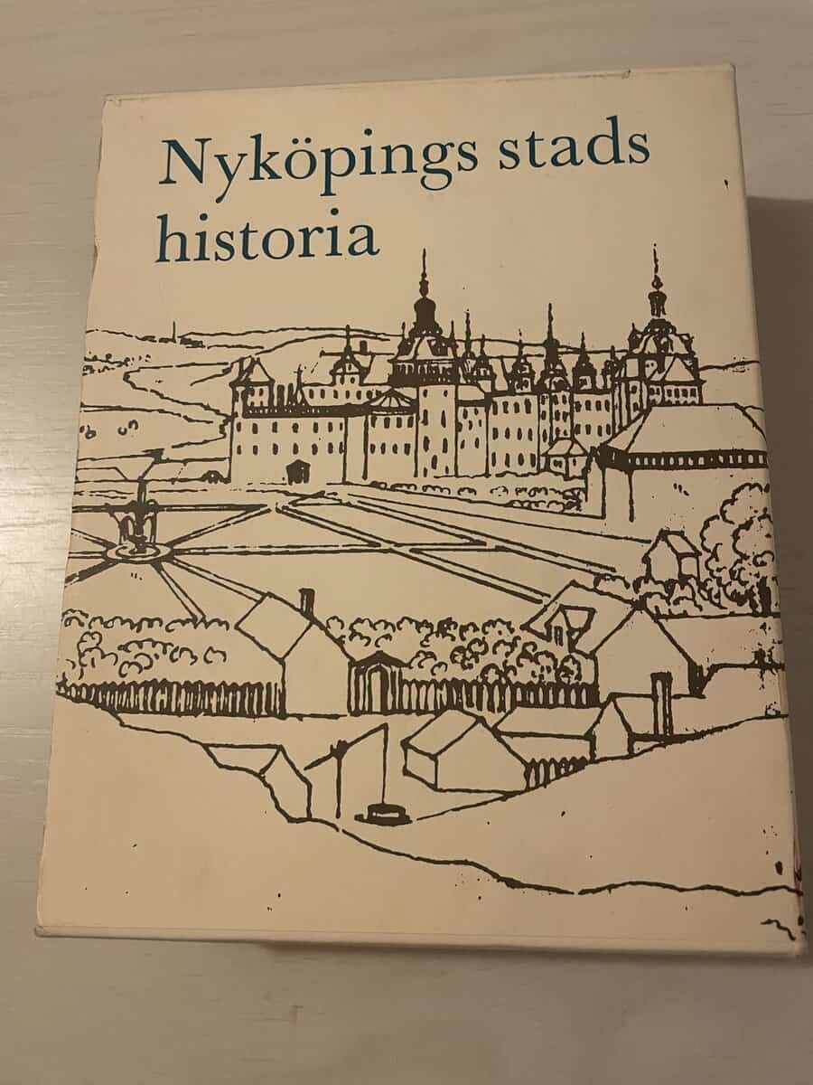 Lars Åke Bäckdahl : Nyköpings stads historia 1-2