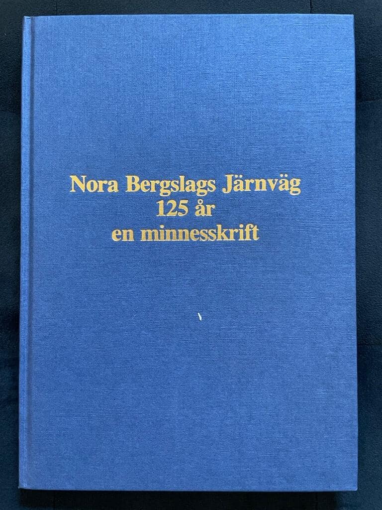 Lars Olov Karlsson och Sven Malmberg : Nora Bergslags Järnväg 125 år. En minnesskrift