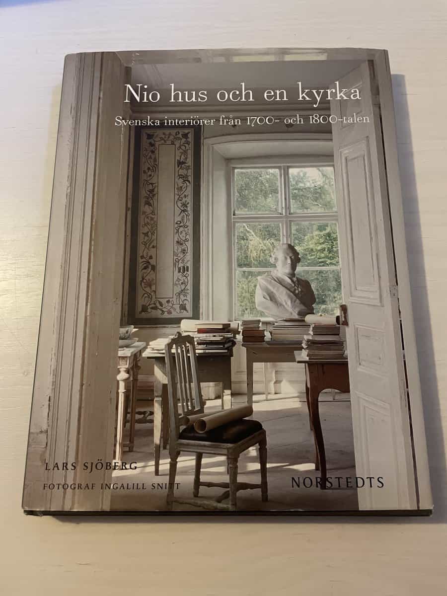 Lars Sjöberg : Nio hus & en kyrka