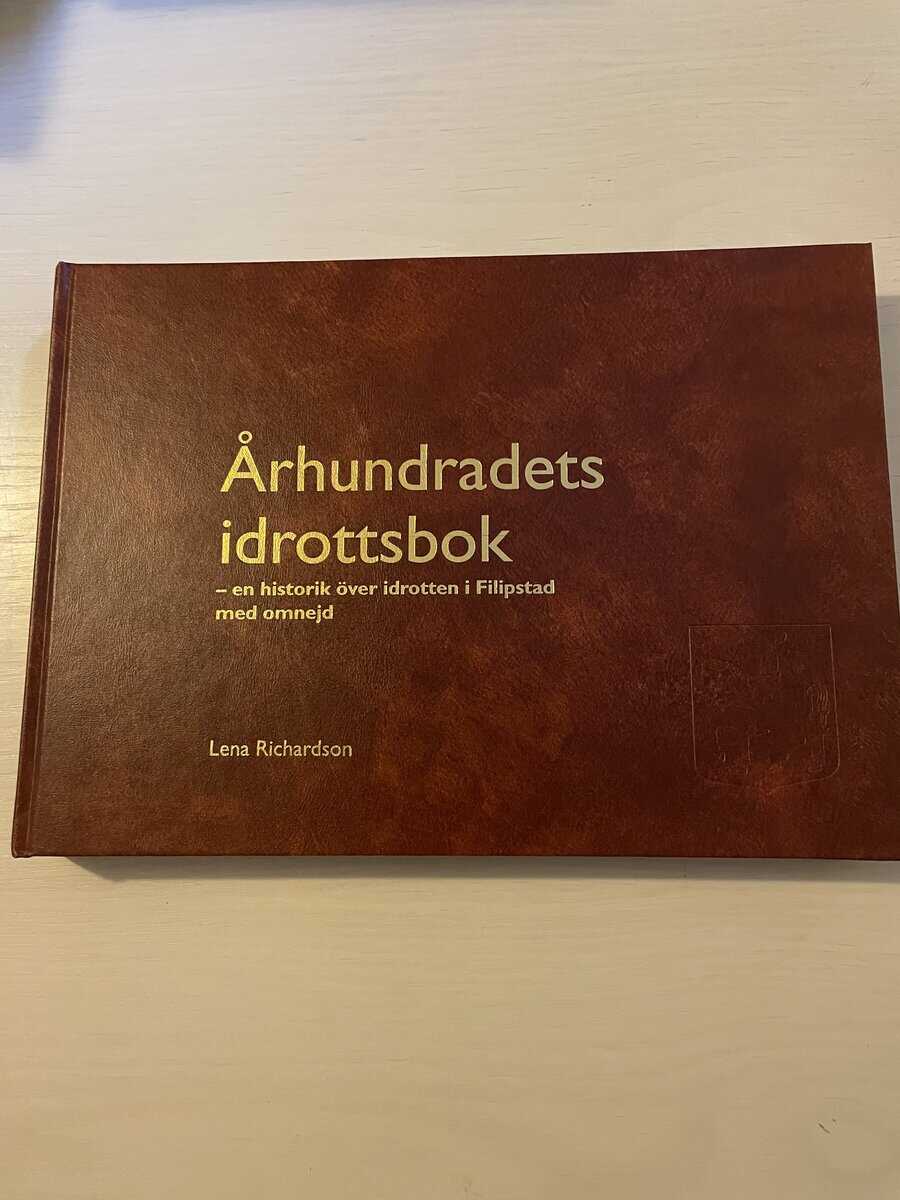 Lena Richardson : Århundradets idrottsbok om olympiamedaljörer och vardagshjältar i Filipstad med omnejd