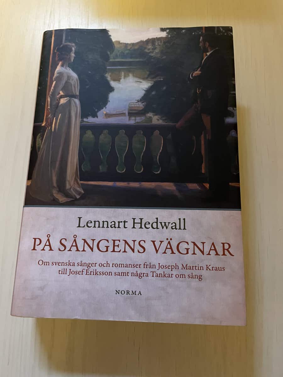 Lennart Hedwall : På sångens vägnar om svenska sånger och romanser från Joseph Martin Kraus till Josef Eriksson samt några tankar om sång