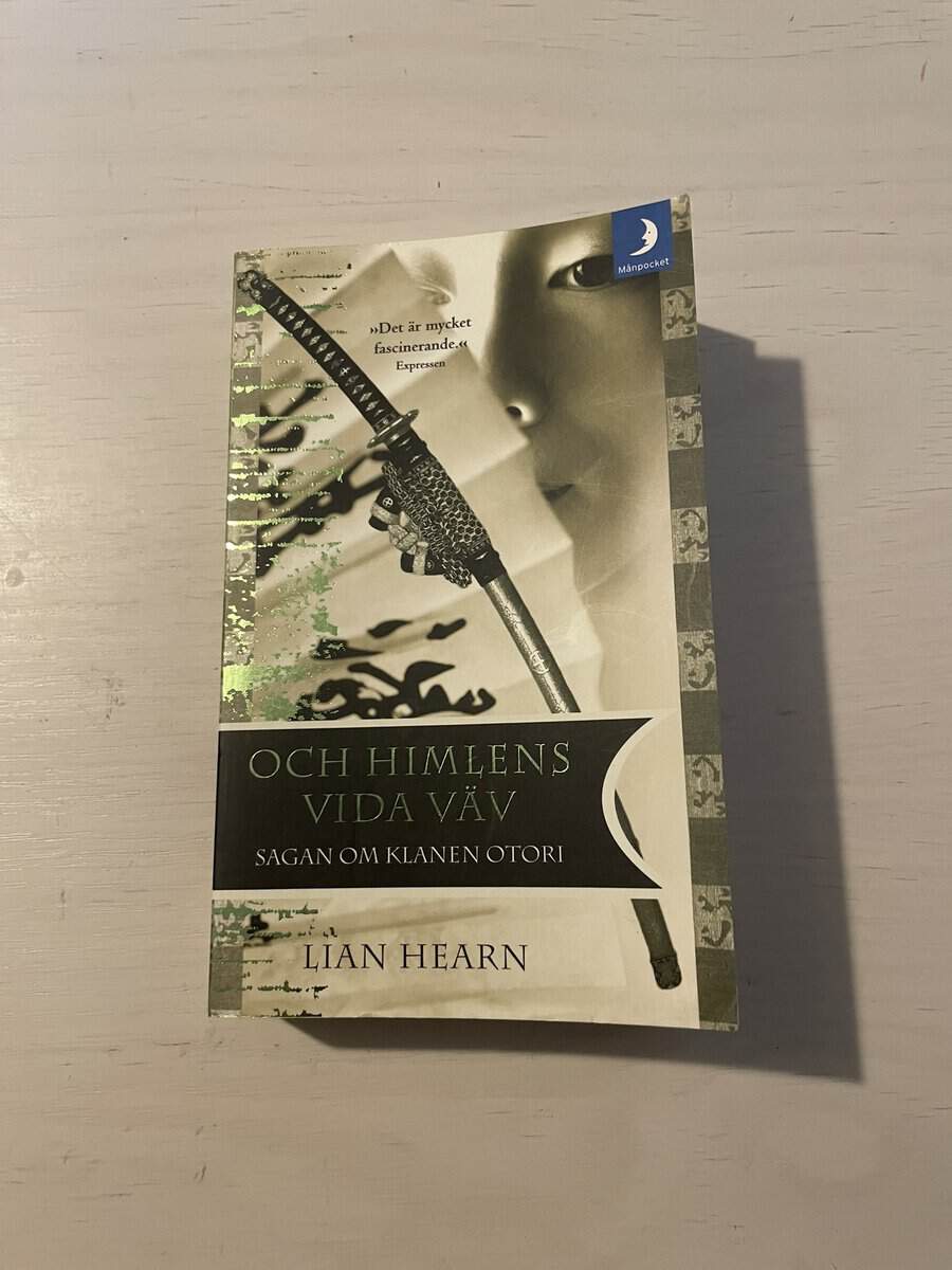 Lian Hearn : Och himlens vida väv