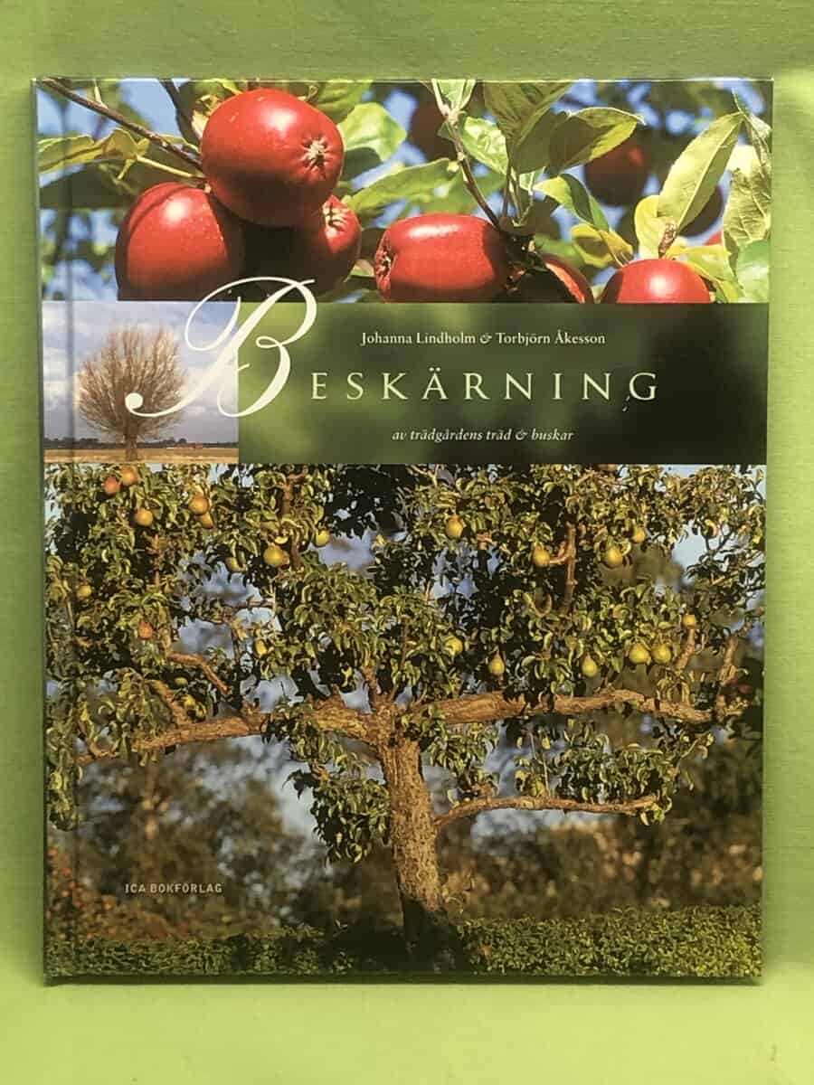 Lindholm, Johanna ; Åkesson, Torbjörn : Beskärning av trädgårdens träd & buskar