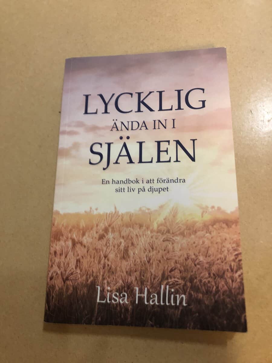 Lisa Hallin : Lycklig ända in i själen en handbok i att förändra sitt liv på djupet