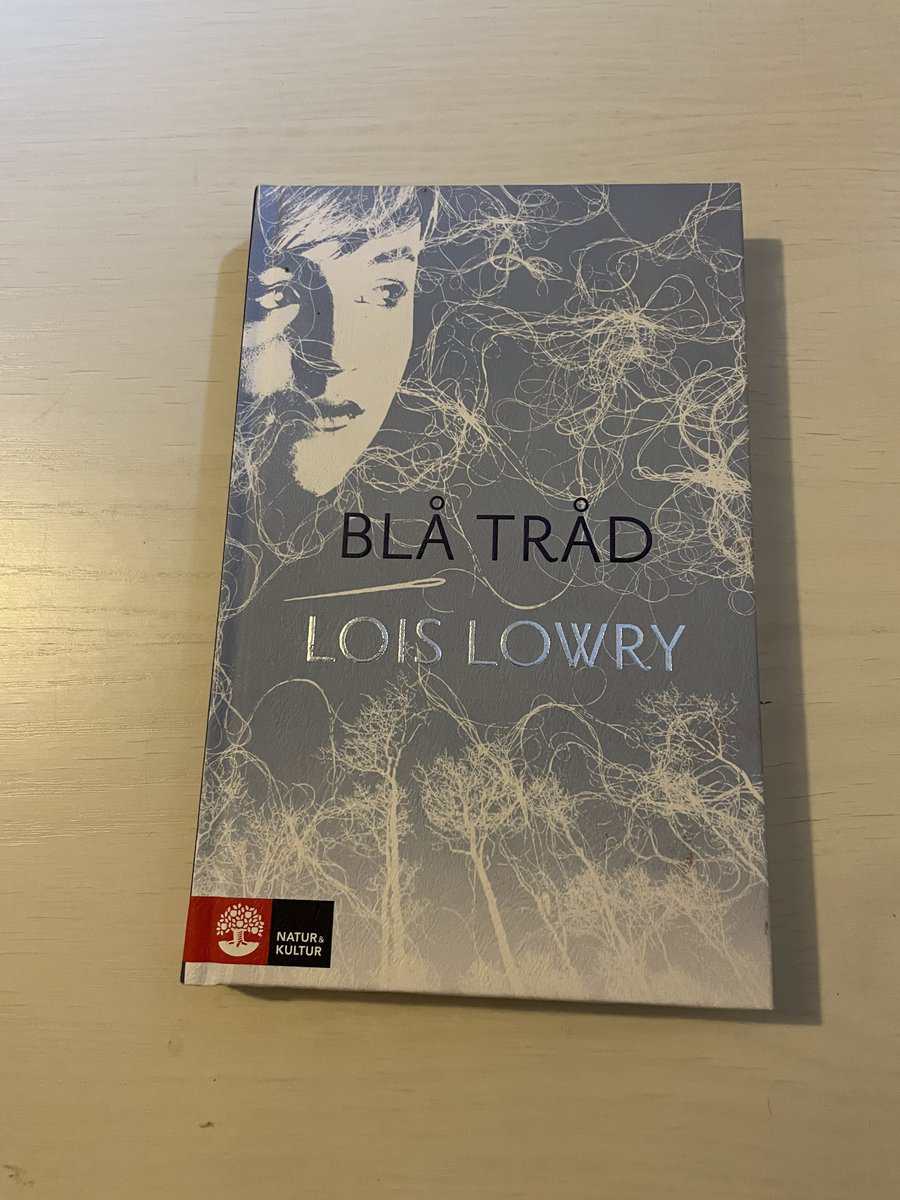 Lois Lowry : Blå tråd