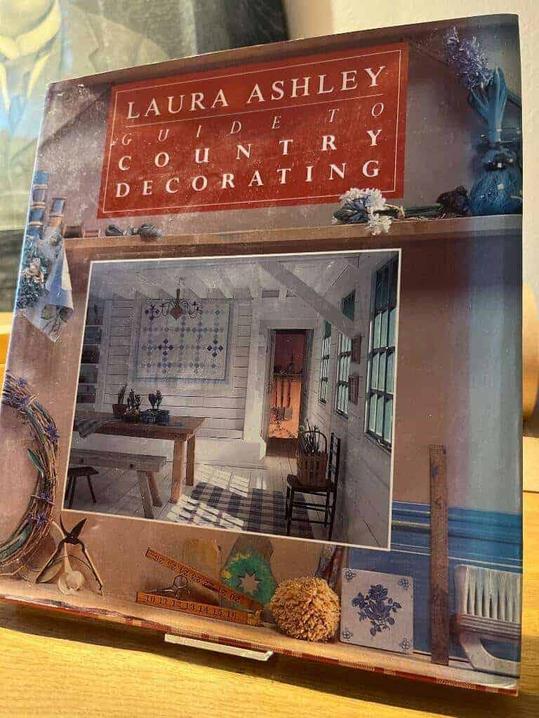 Lorrie Mack : Laura Ashley guide to country decorating