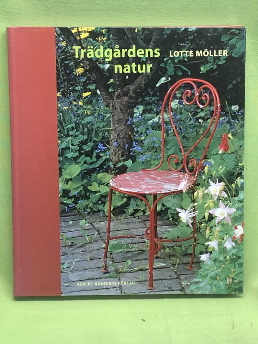 Lotte Möller : Trädgårdens natur om den svenska och den engelska trädgården, om trädgårdar för barn, fjärilar och igelkottar, om humor och biskötsel, om tiden och förgängligheten samt om den gräsliga gräsmattan