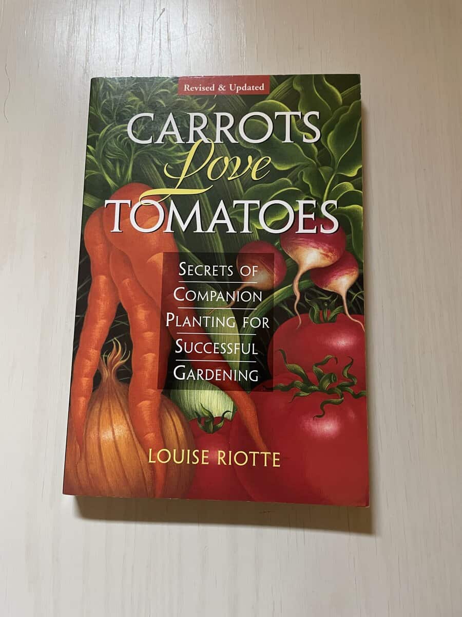Louise Riotte : Carrots love tomatoes