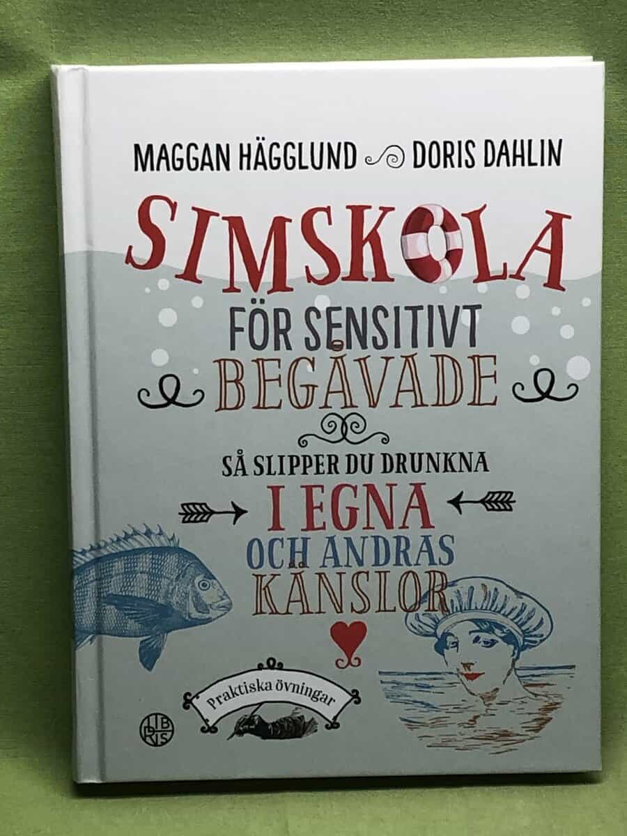 Hägglund, Maggan, Dahlin, Doris : Simskola för sensitivt begåvade så slipper du drunkna i egna och andras känslor